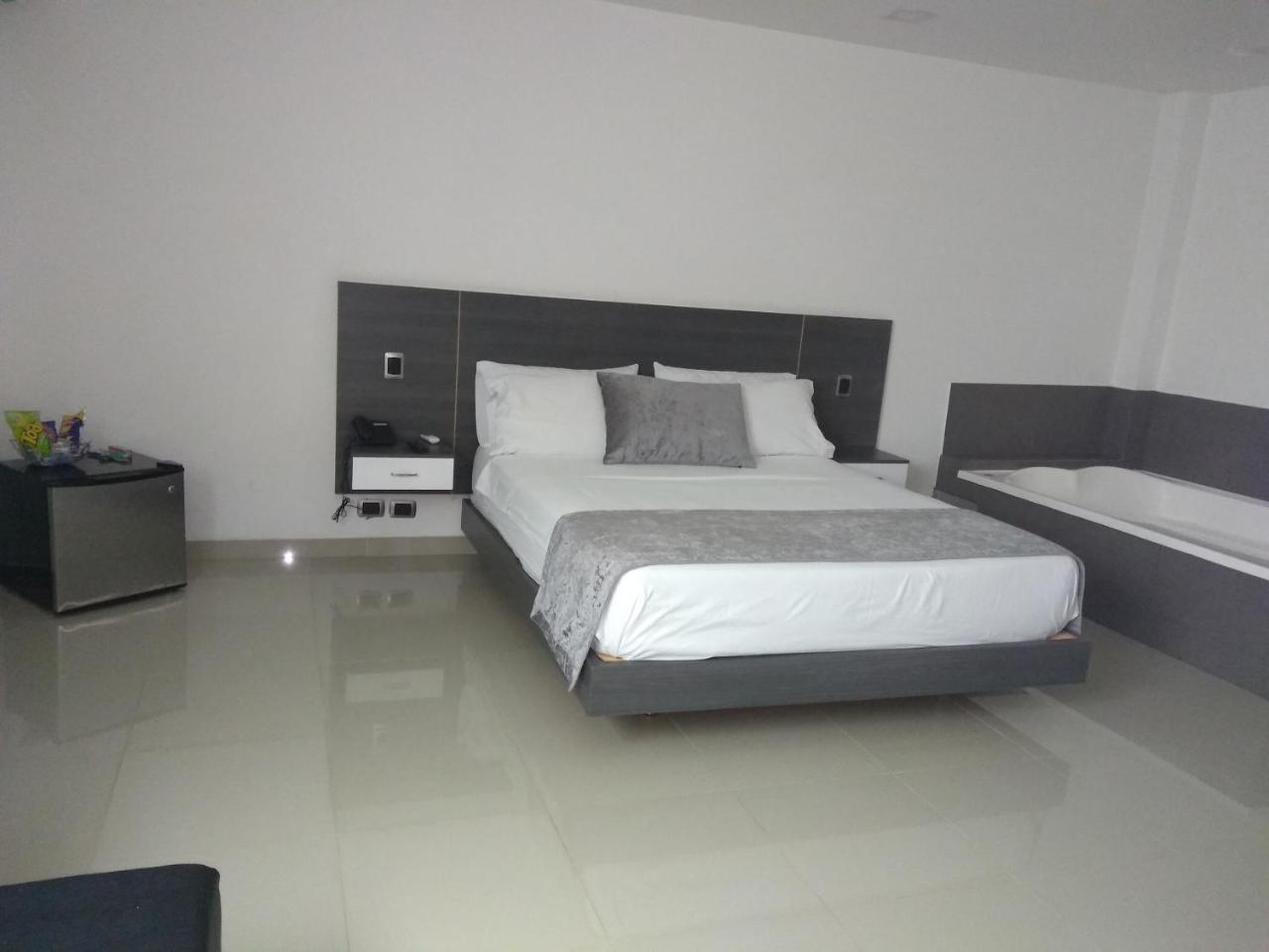 Calle 10 Express Hotel Медельин Экстерьер фото